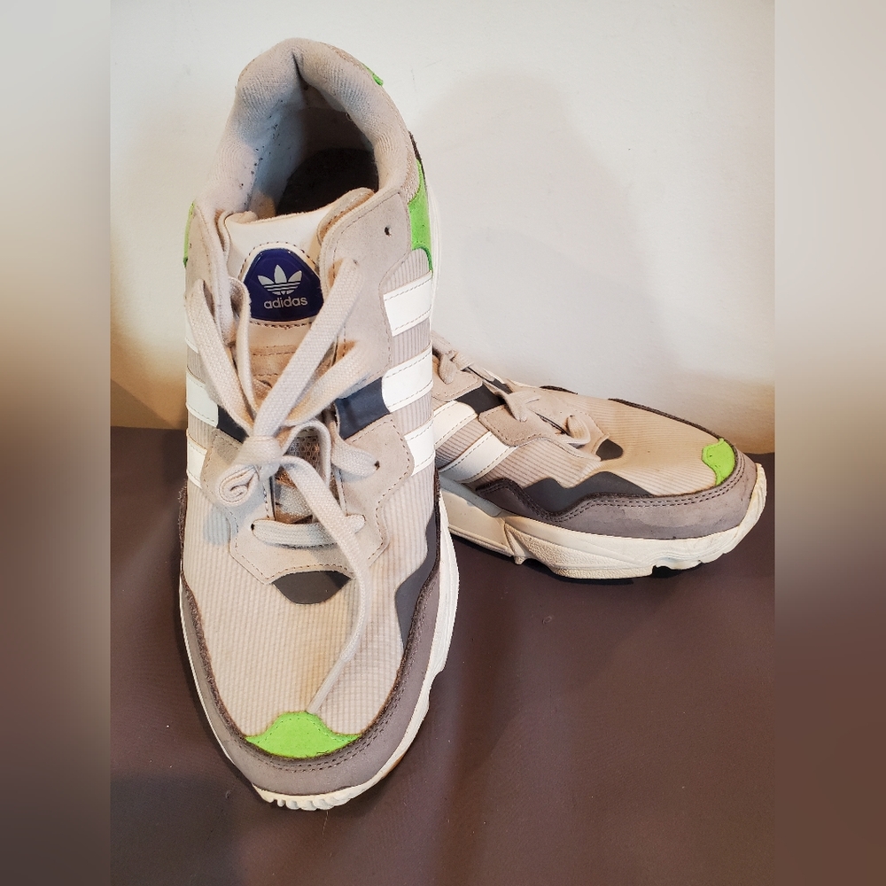 Adidas F97182 Mens Yung-96   Sneakers Shoes Casual   - Size 8.5 or 8 1/2 Mens